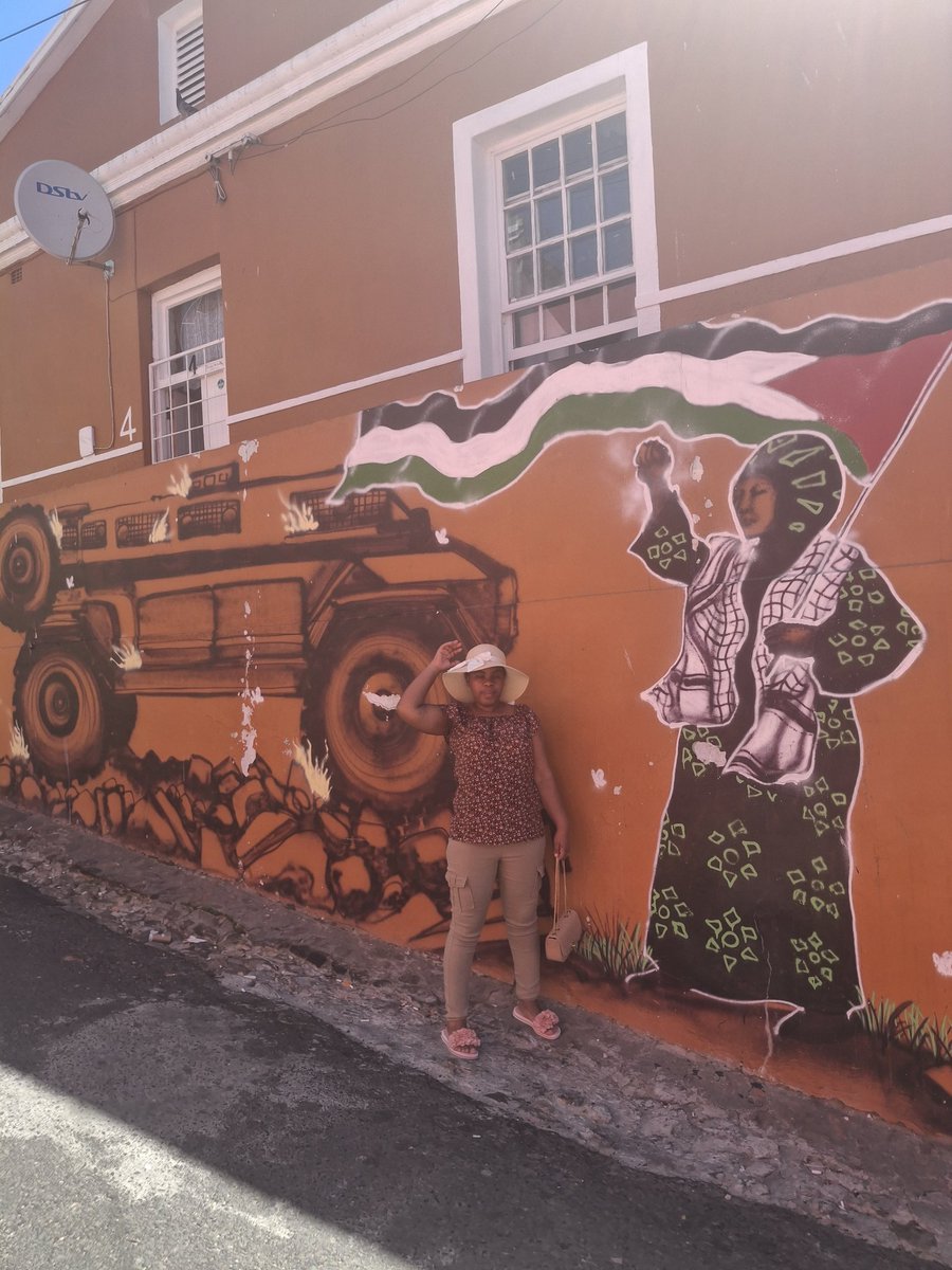 Dakingtrigger17's tweet photo. Daking and The Queen at Bo-kaap https://t.co/sGny95bjYX