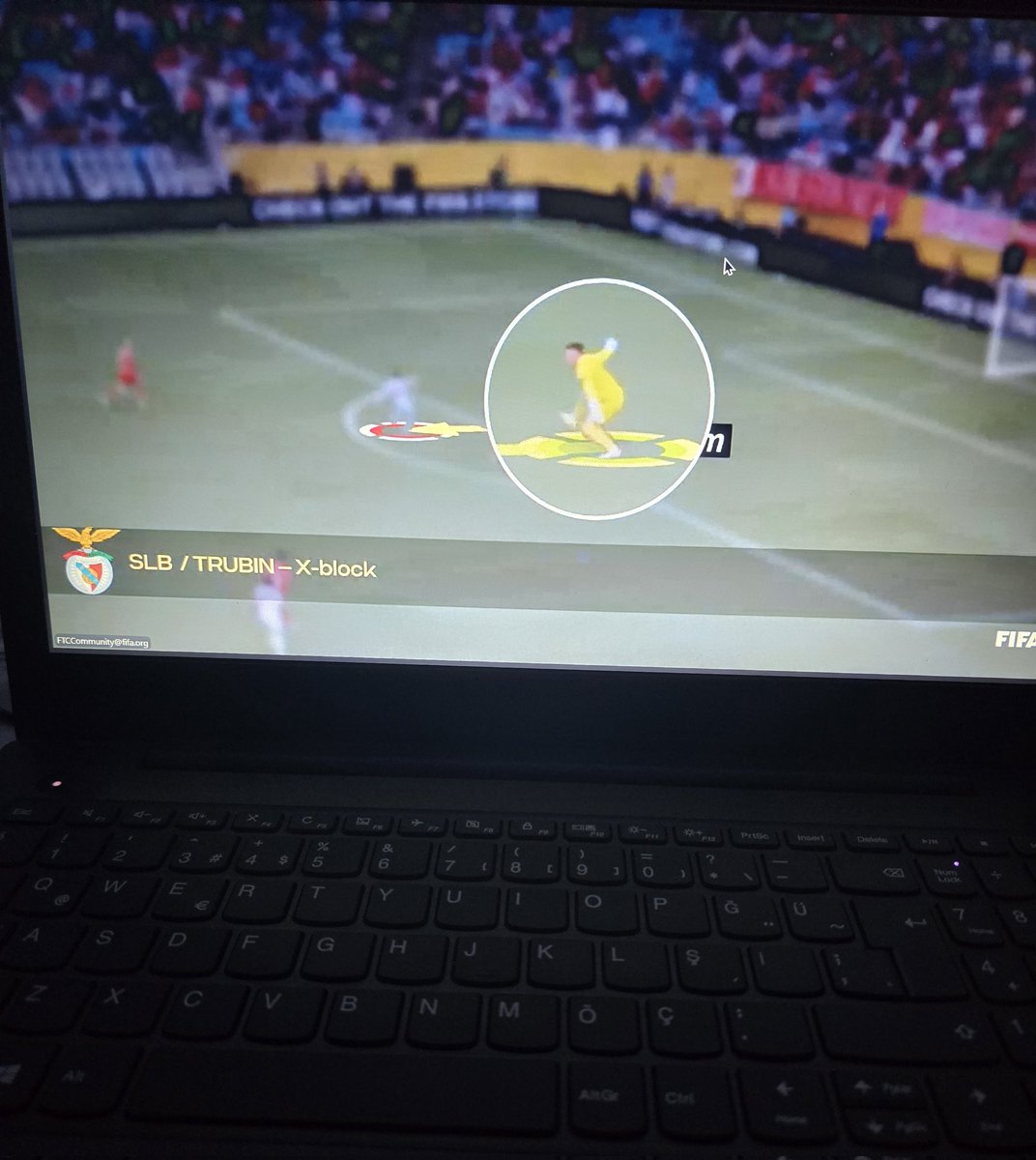 EnginErdem07's tweet image. FIFA’nın düzenlediği, Pascal Zuberbühler ve Fernando Brassard tarafından gerçekleştirilen GELECEĞİN KALECİLERİ: YENİ TALEPLER, YENİ BECERİLER konulu seminere katılarak uluslararası futbol eğitimlerimi sürdürdüm. ⚽🌍