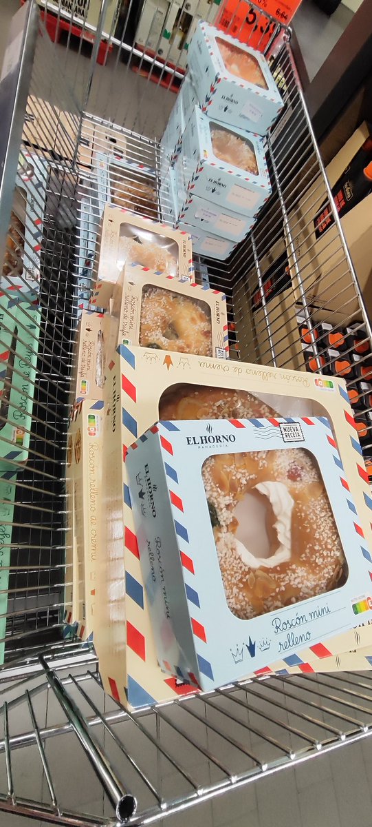 FernandoMadridd's tweet image. Roscones de Reyes 👑👑 corran que vuelan. #FelizNavidad #Navidad25/26