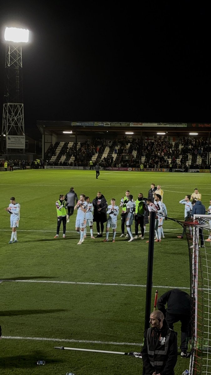 LucyD654's tweet photo. @BrentfordFC What a great night!! 🐝🐝 https://t.co/vZsSnrleUw