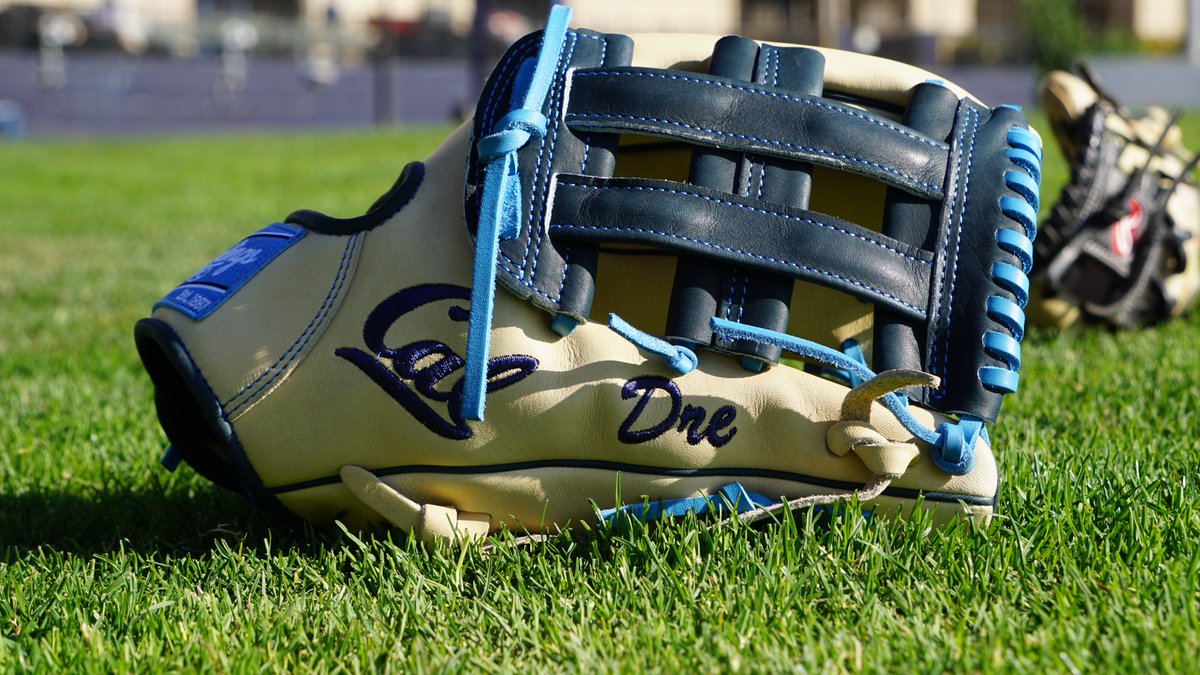 CalBaseball's tweet image. 𝑻𝒉𝒆 𝑵𝒆𝒘 𝑳𝒆𝒂𝒕𝒉𝒆𝒓 𝑰𝒔 𝑰𝒏 🤌

Thank you, @RawlingsSports!

#GoBears