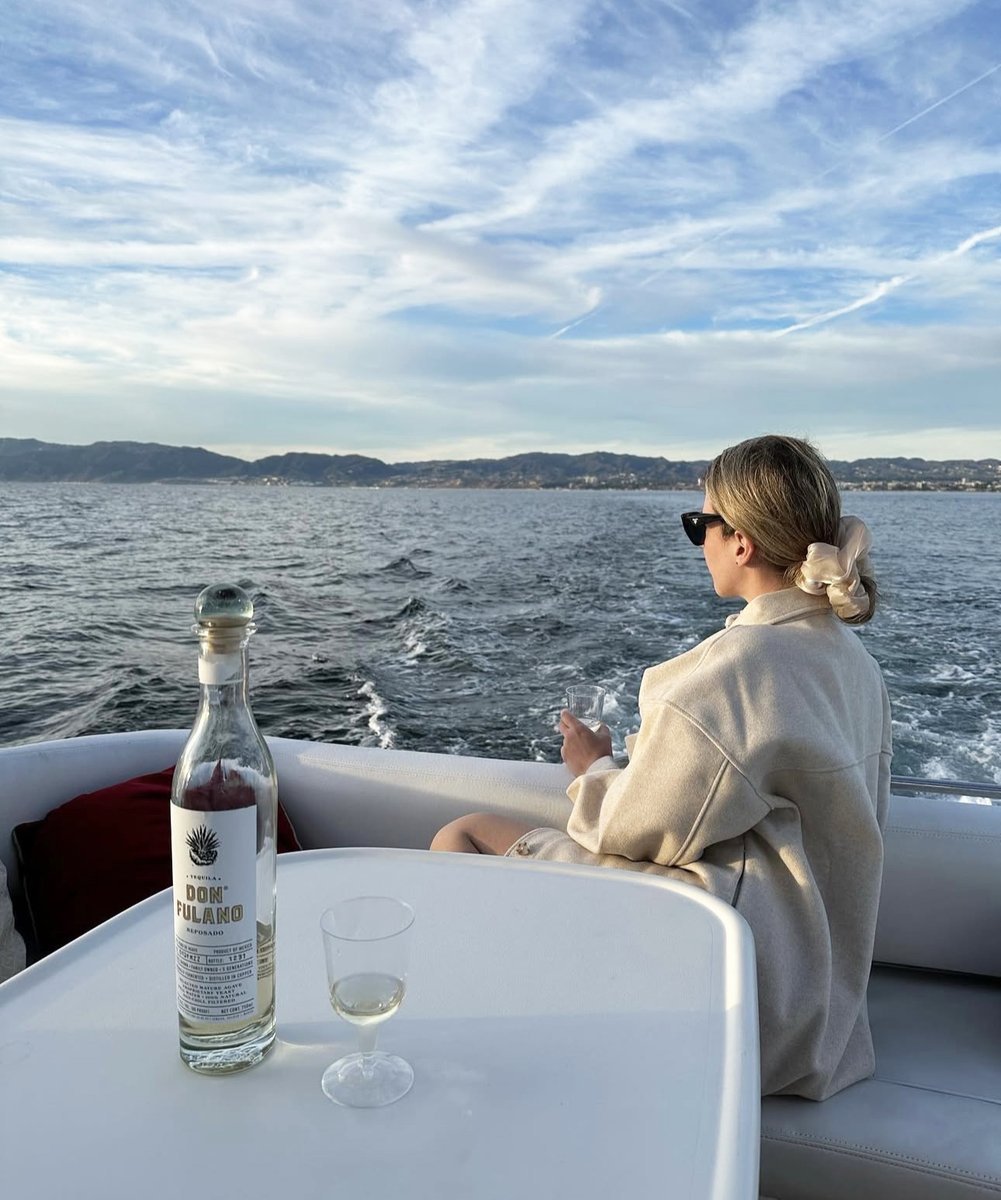 ModelChloeMonet's tweet image. Would I be the perfect yacht partner?