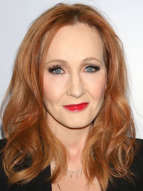 OliLondonTV's tweet image. J.K. Rowling calls out British women’s magazine Glamour for awarding 9 trans MEN the ‘Women of the Year’ award. 
“I grew up in an era when mainstream women’s magazines told girls they needed to be thinner and prettier.
Now mainstream women’s magazines tell girls that men are…