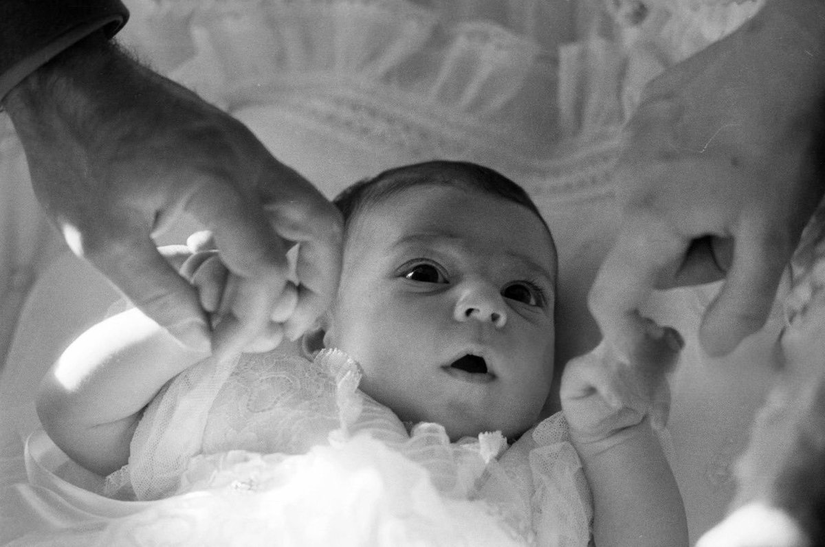 agha_rashti2's tweet image. او به دنیا آمد تا ناجی ایران باشد.