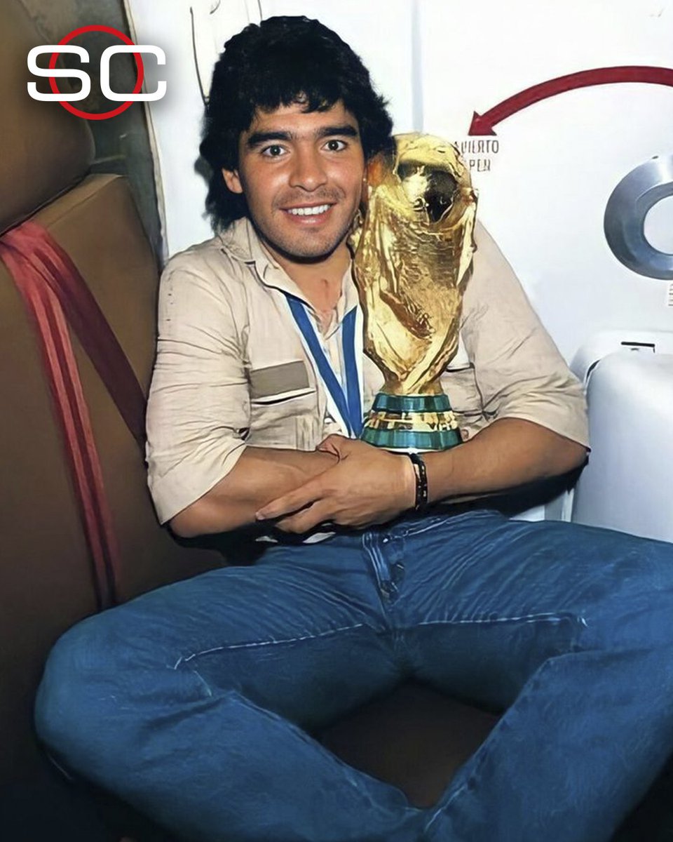 "Regó de gloria este suelo"

#DiegoEterno