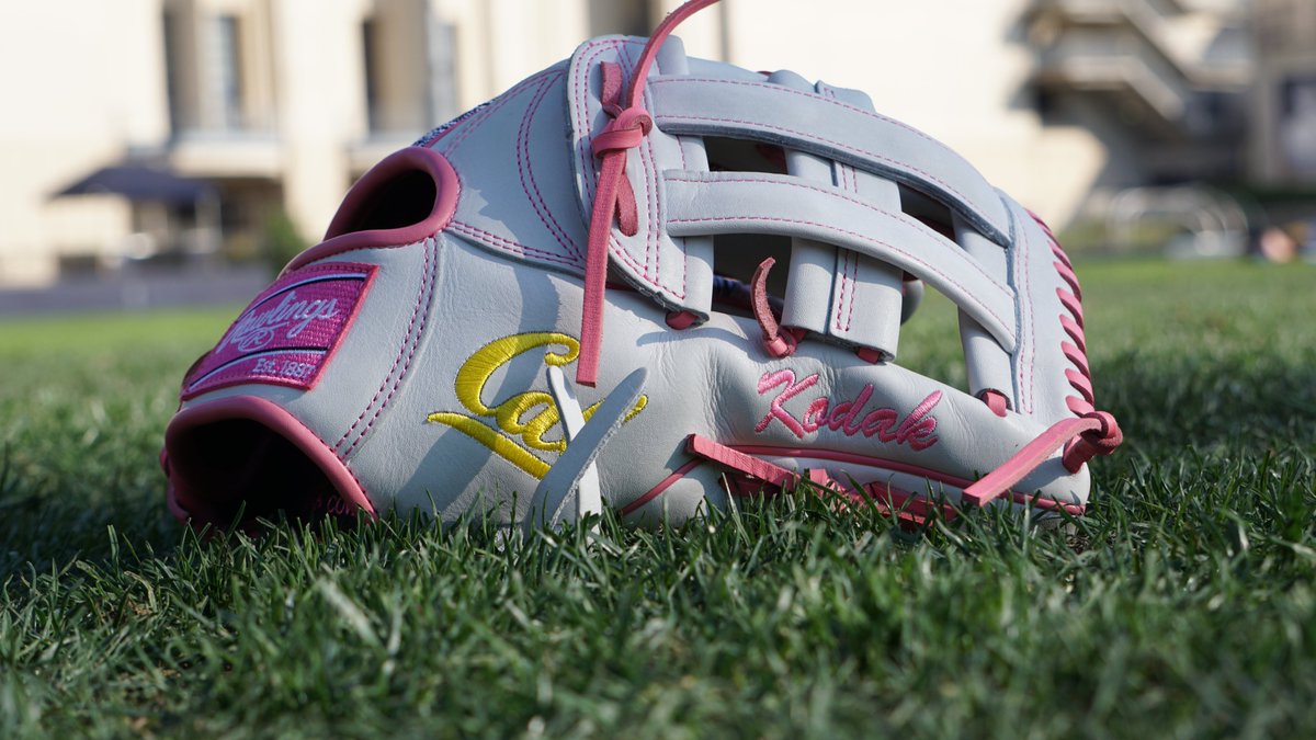 CalBaseball's tweet image. 𝑻𝒉𝒆 𝑵𝒆𝒘 𝑳𝒆𝒂𝒕𝒉𝒆𝒓 𝑰𝒔 𝑰𝒏 🤌

Thank you, @RawlingsSports!

#GoBears