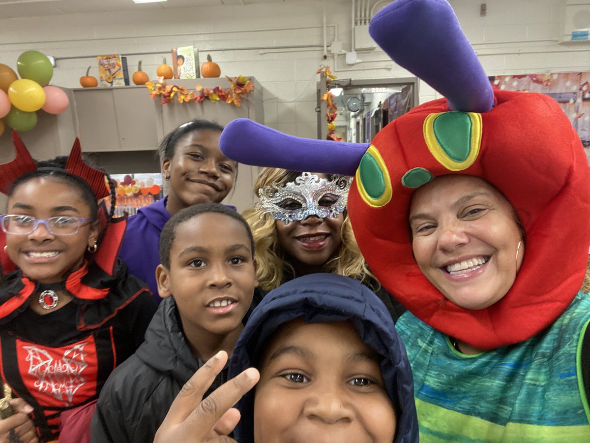 District 32’s Harvest Festival was filled with joy, partnerships, and family engagement! 🍁🎉Our students, families, and community came together for fun-filled activities, laughter, and connection — celebrating the spirit of Bushwick and the power of togetherness.
#BushwickStrong