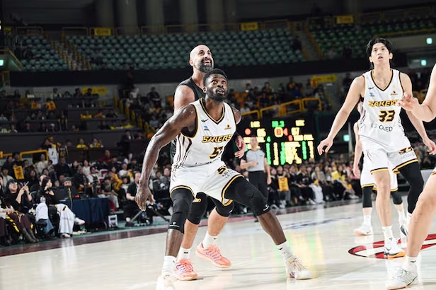 baekpd1983's tweet photo. In the EASL tournament, it is not easy to win the game even if local players and Asian quarter players play well.
Two to three imported players with solid skills must be on the court together to win the game.
#KBL #EASLBASKETBALL https://t.co/vC20iQEe9t