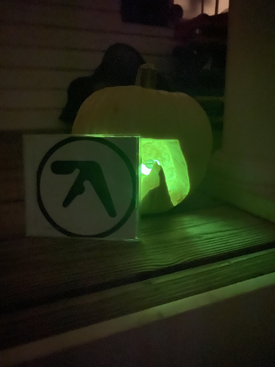 fullabrix2112's tweet image. Happy Halloween, everyone!!!!🎃🦇👻🧟‍♂️☠️🧛‍♂️

#aphextwin #idm #electronic