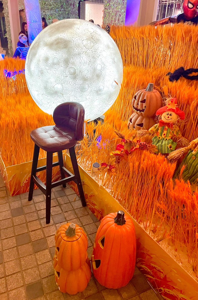 SantacSnosw's tweet image. 夜がふけて、魔女たちが出動するよ〜🧙‍♀️
今夜は一緒にちょっとふざけちゃお〜！