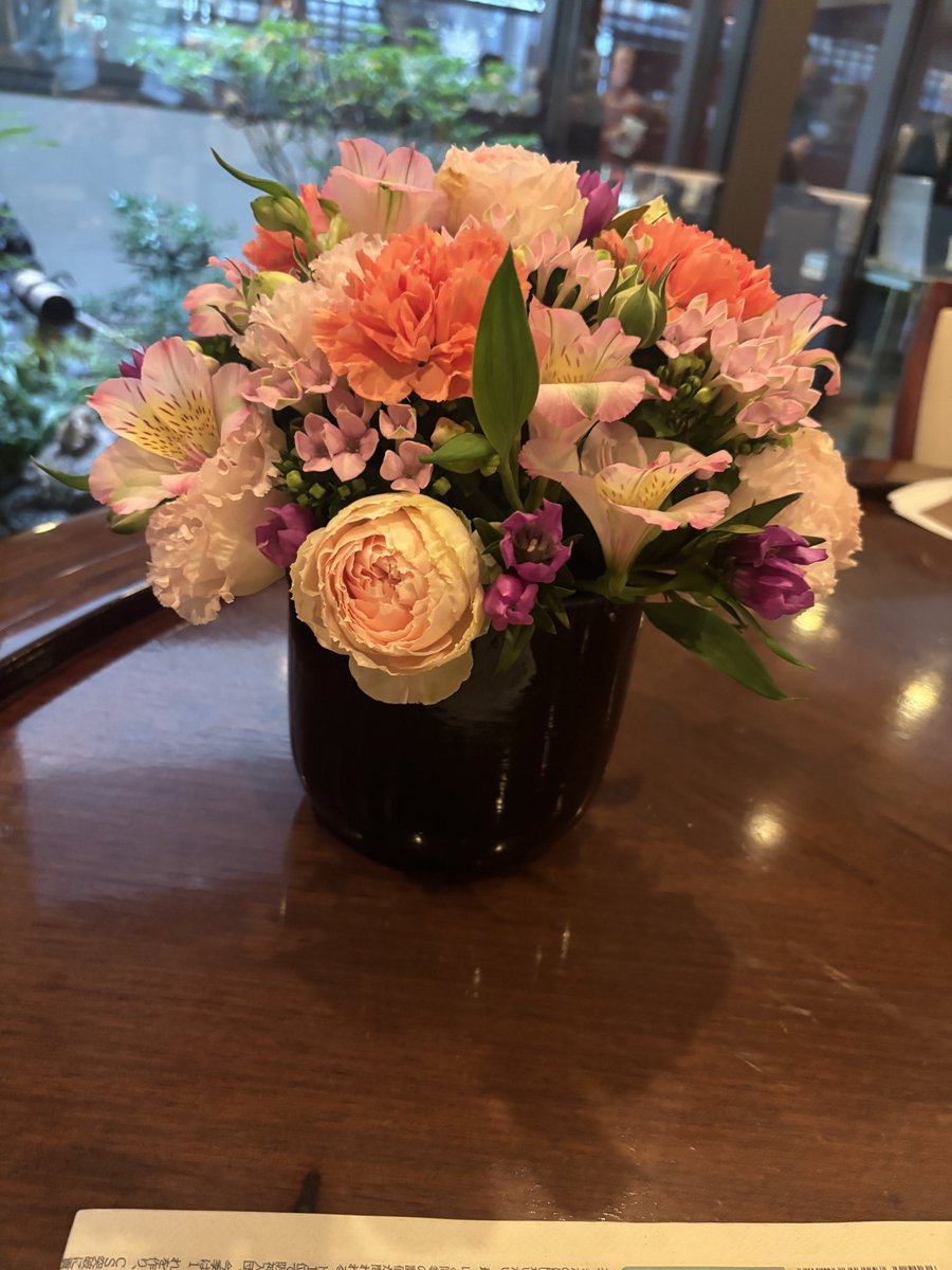 keikei0207's tweet photo. バラエティ
#リンドウ 
#Gentianascabra
「正義感」 
#ブバリア
#Bouvardia
「交流」
#カーネーション
#Dianthuscaryophyllus
「無垢で深い愛」
#トルコキキョウ
#Eustoma
「優美」
#スプレーバラ
#Rosa
「包容力」
#アルストロメリア
#Alstroemeria
「未来への憧れ」
#イノダコーヒ本店 https://t.co/ICY9SgNL9W