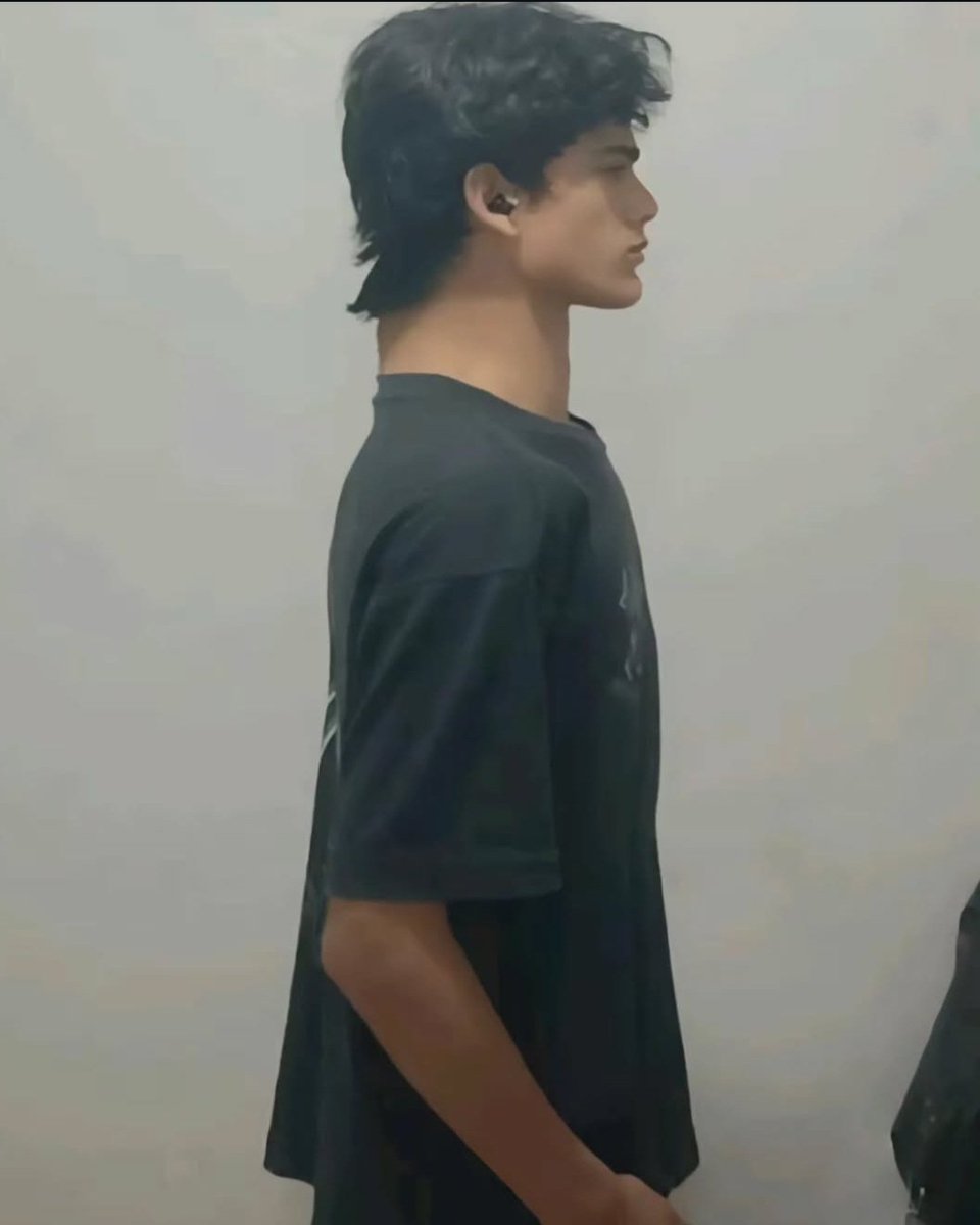 IssaBreh's tweet image. My mind is so fucking clear but my body and head simply don't respond the way I want to (I drank a lot of alcohol)
Like it's as if you're trying to play with a controller with stick drift. The intention is there but the result isn't!!!!! Tasukete!!! I'm pissing a lot