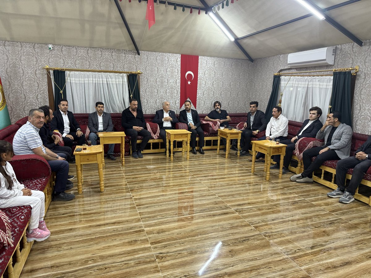 Önceki Dönem Gıda, Tarım ve Hayvancılık Bakanımız, Ankara İYİ Parti Milletvekili Sn <a href="/aefakibaba/">Dr. Ahmet Eşref FAKIBABA</a> ve Şanlıurfa İYİ Parti İl Başkanı Sn <a href="/AliErogllu/">𝓐𝓵𝓲 𝓔𝓡𝓞Ğ𝓛𝓤</a>’nu derneğimizde ağırladık.

Nazik ziyaretlerinden dolayı kendilerine teşekkür eder, çalışmalarında başarılar dileriz. 🇹🇷
