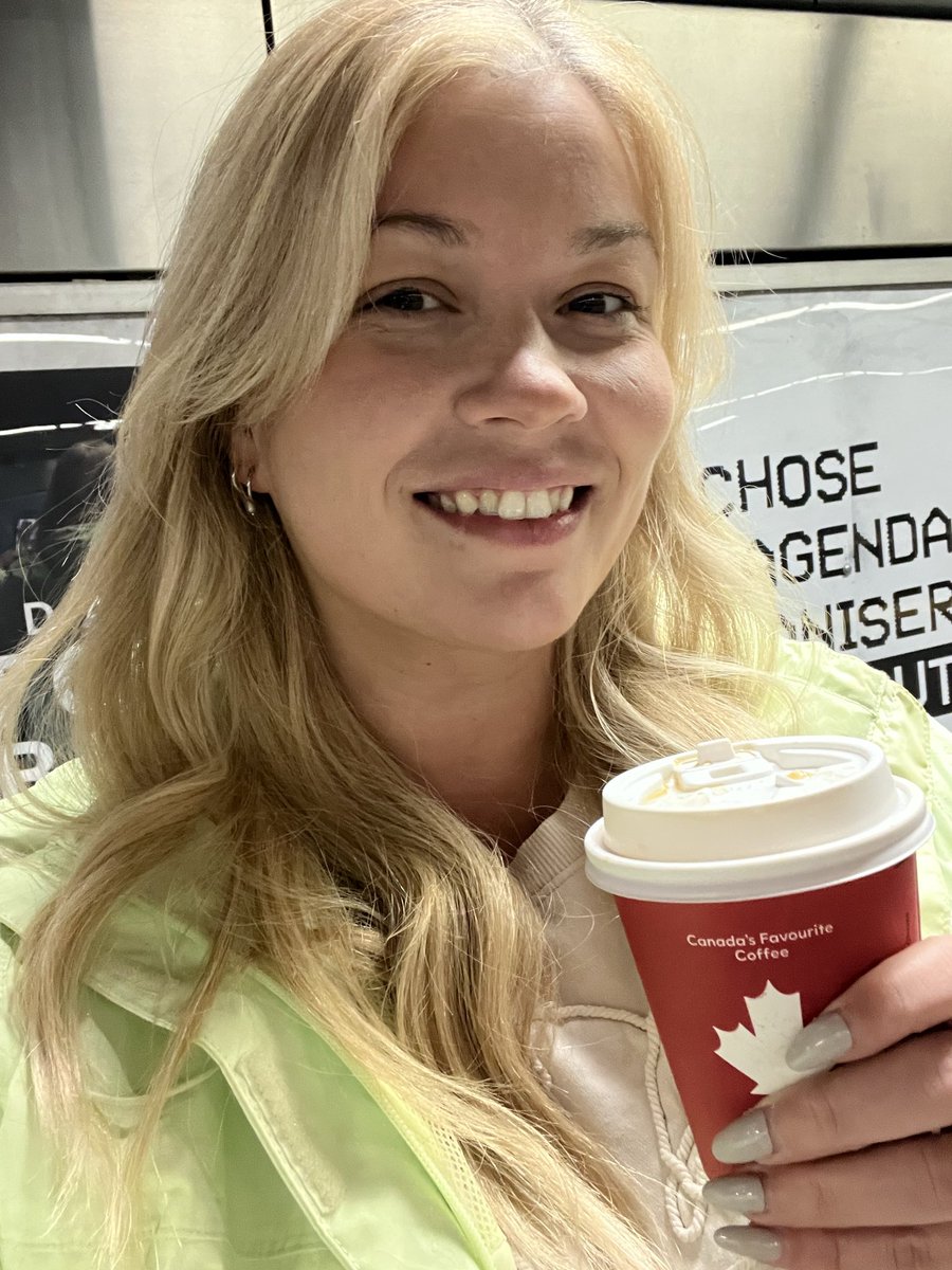 Café gratuit pour la semaine après avoir eu 7 bonnes prédictions de marqueur de la nhl de suite! Merci <a href="/TimHortons/">Tim Hortons</a> pour le concours et merci <a href="/MNewmanMTL/">Mark</a> pour l’idée! 🎉
