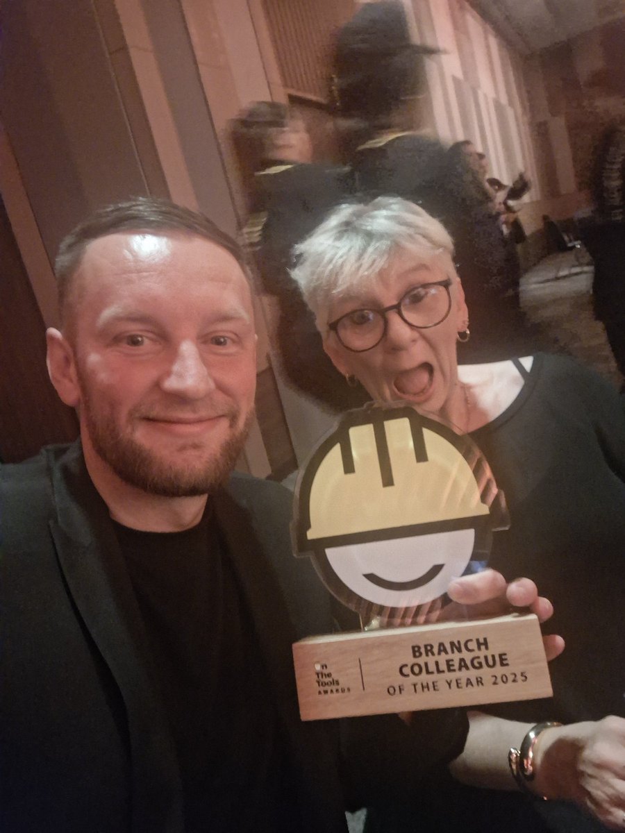 topdecbrush's tweet image. A massive thank you to everyone who’s supported, voted, and believed in me along the way. Couldn’t have done it without the amazing team and customers that make it all worthwhile 💛
Feeling so proud and grateful — what a moment! #AwardWinner #Teamwork #Topdec 

@onthetoolstv