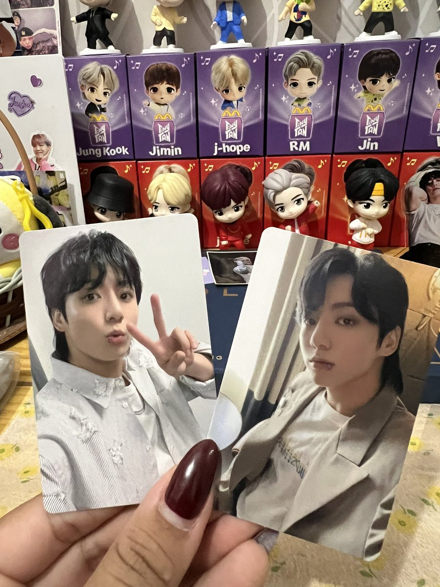uarmyhopedacaci's tweet photo. Passando pra deixar um feedback positivo pra @HobariKstore que me vendeu esse Jongu lindíssimos, chegou tudo perfeito e com brindes maravilhosos. 💗 https://t.co/csrQXR3fg5
