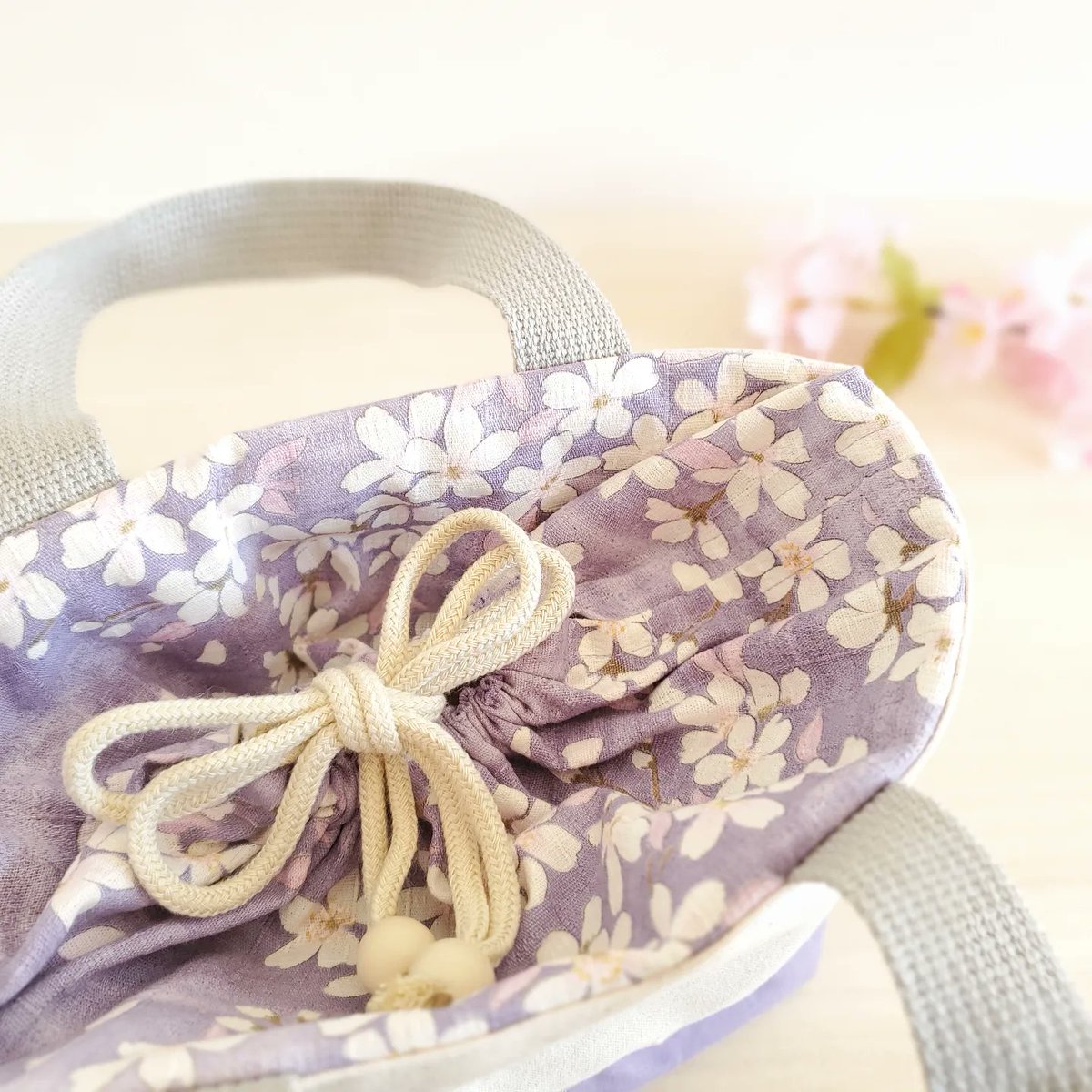 専用✳︎ラスト✳︎ハンドメイド✳︎恐竜　巾着　✳︎母made品✳︎ 専用☆ラスト☆ハンドメイド✳︎巾着 恐竜柄グレー コップ袋などに♩母