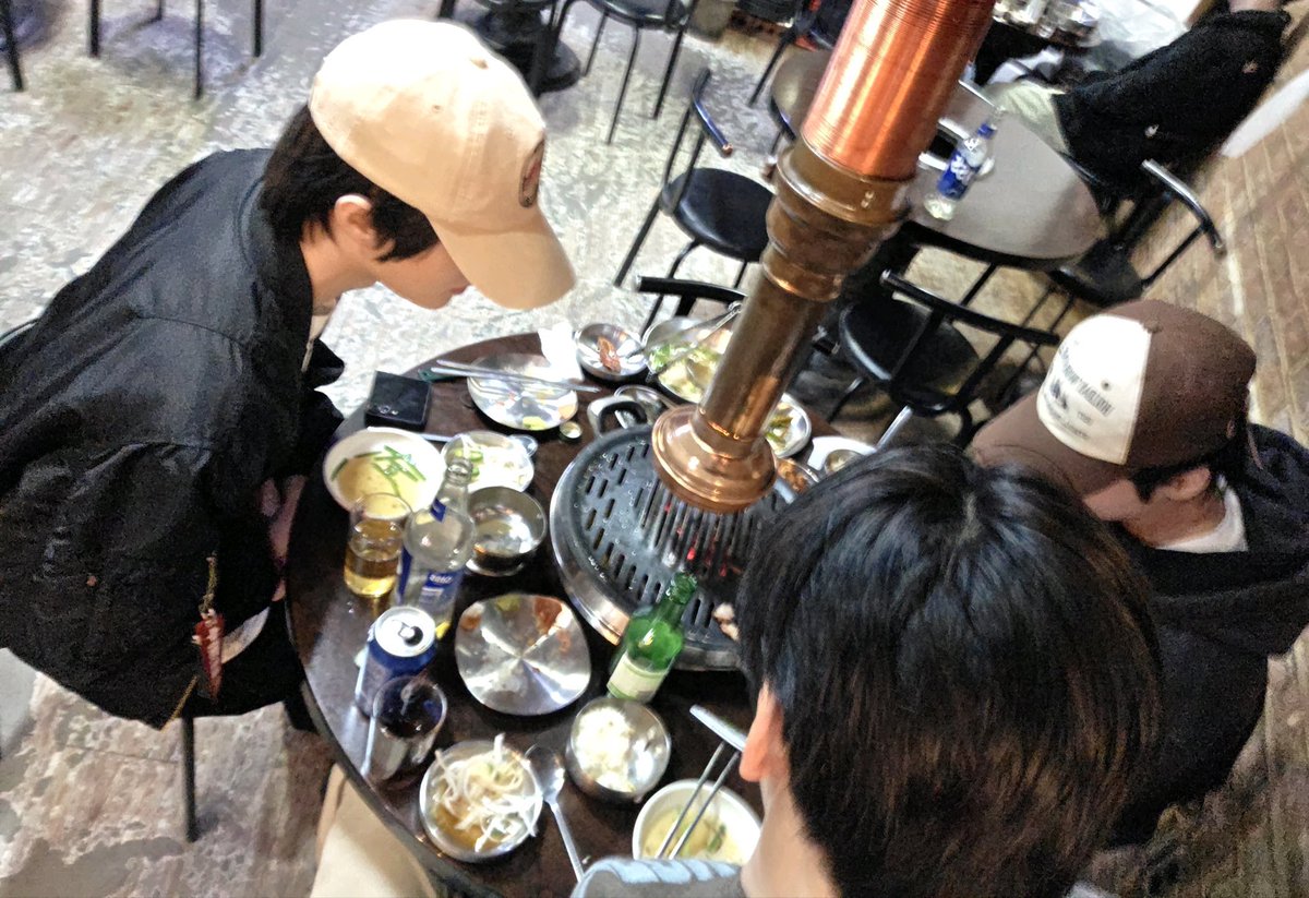 🐰 | DM do Weverse.

🐇: Depois de sair do trabalho. Saí para comer carne grelhada com Beomgyu e Taehyun.

via: translatingtxt 
#TXT #SOOBIN #수빈 <a href="/TXT_members/">TOMORROW X TOGETHER</a>