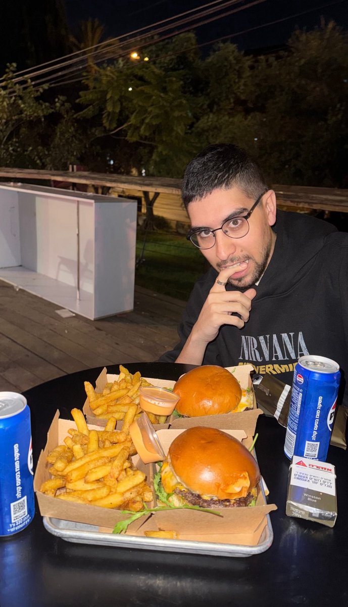 ScarlettGrace92's tweet image. Evyatar David is not starving anymore! ♥️
via his Instagram.