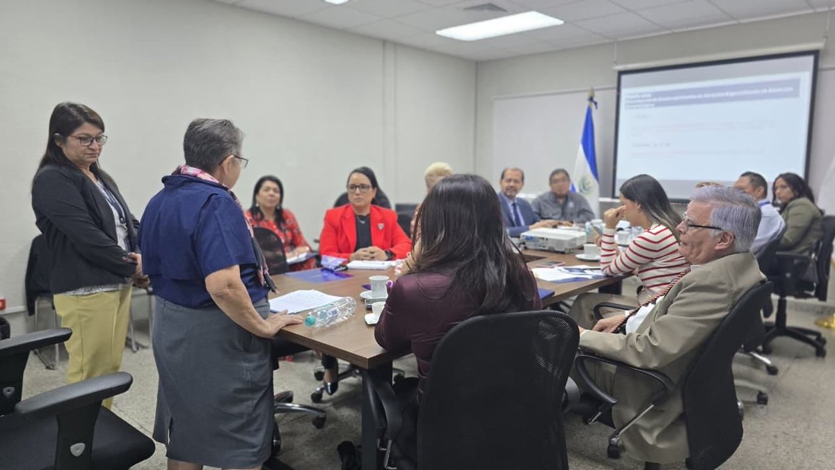 A este encuentro asistieron representantes de las instancias que conformar el <a href="/conaipam/">CONAIPAM</a>: <a href="/UESoficial/">Universidad de El Salvador - UES</a>, <a href="/SaludSV/">Ministerio de Salud</a>, <a href="/SeguridadSV/">Ministerio de Seguridad</a>, <a href="/PGR_SV/">PGR El Salvador</a>, <a href="/PensionesISP/">Instituto Salvadoreño de Pensiones</a>, <a href="/TrabajoSV/">Ministerio de Trabajo</a>, <a href="/EducacionSV/">Ministerio de Educación</a>, <a href="/Ipsfasv_/">IPSFAsv_</a>, <a href="/ObrasPublicasSV/">Ministerio de Obras Públicas</a> y <a href="/cancilleriasv/">Cancillería de El Salvador 🇸🇻</a>. 
#Procuradora <a href="/RaqueldeGuevara/">Raquel de Guevara</a> Construyendo #CulturaDePaz