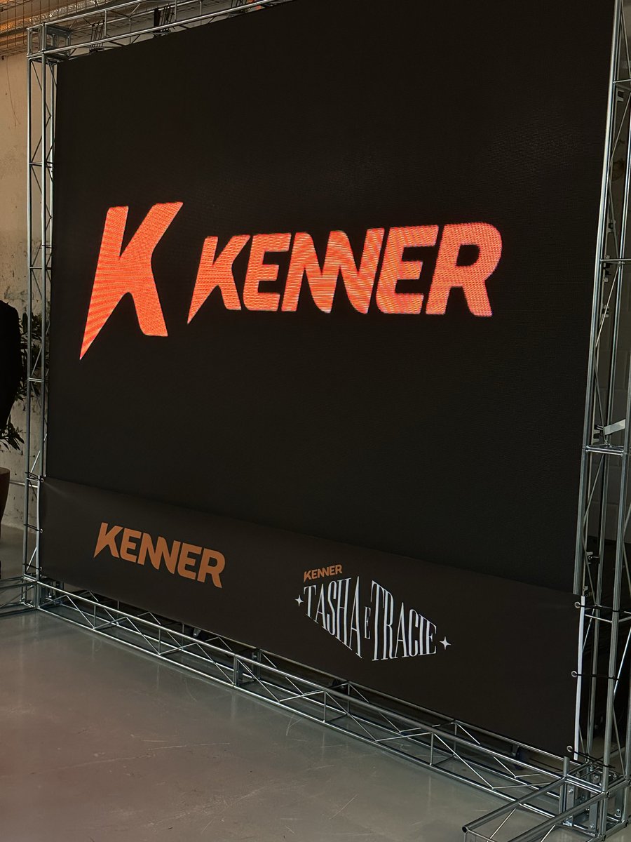 Hoje é dia de conferir de perto a poderosa collab da Kenner com Tasha &amp; Tracie.

As rappers também lançarão hoje (30), o clipe de "Karisma", inspirado na parceria com a marca.🔥