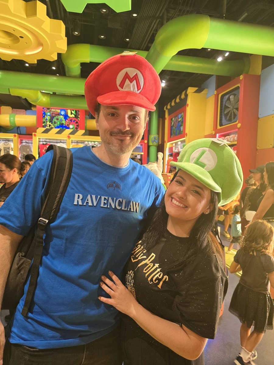 Minha esposa toda orgulhosa do marido, super feliz sobre meus feitos, não sei como contar pra ela que perdi nossa casa alavancado numa dica do Backes e vamos dormir na rua na volta 😭😭😭