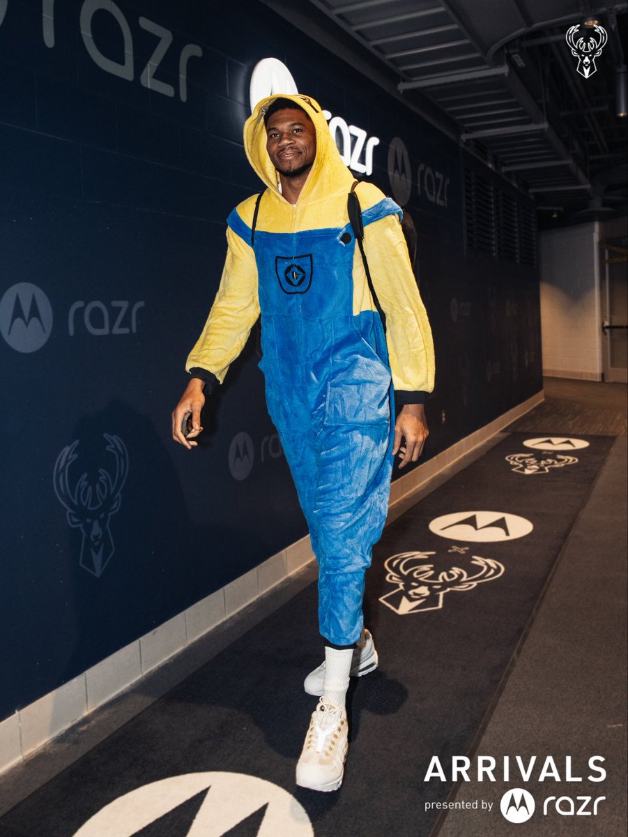 BeholdPaleH0rse's tweet image. Giannis Antetekuonpo dressed as a minion when he showed up to the arena tonight.

The definition of a minion:  A minion is someone who is at the beck and call of a more powerful person, like a villain or boss. 

This asshole was scratched about an hour after this photo. These…