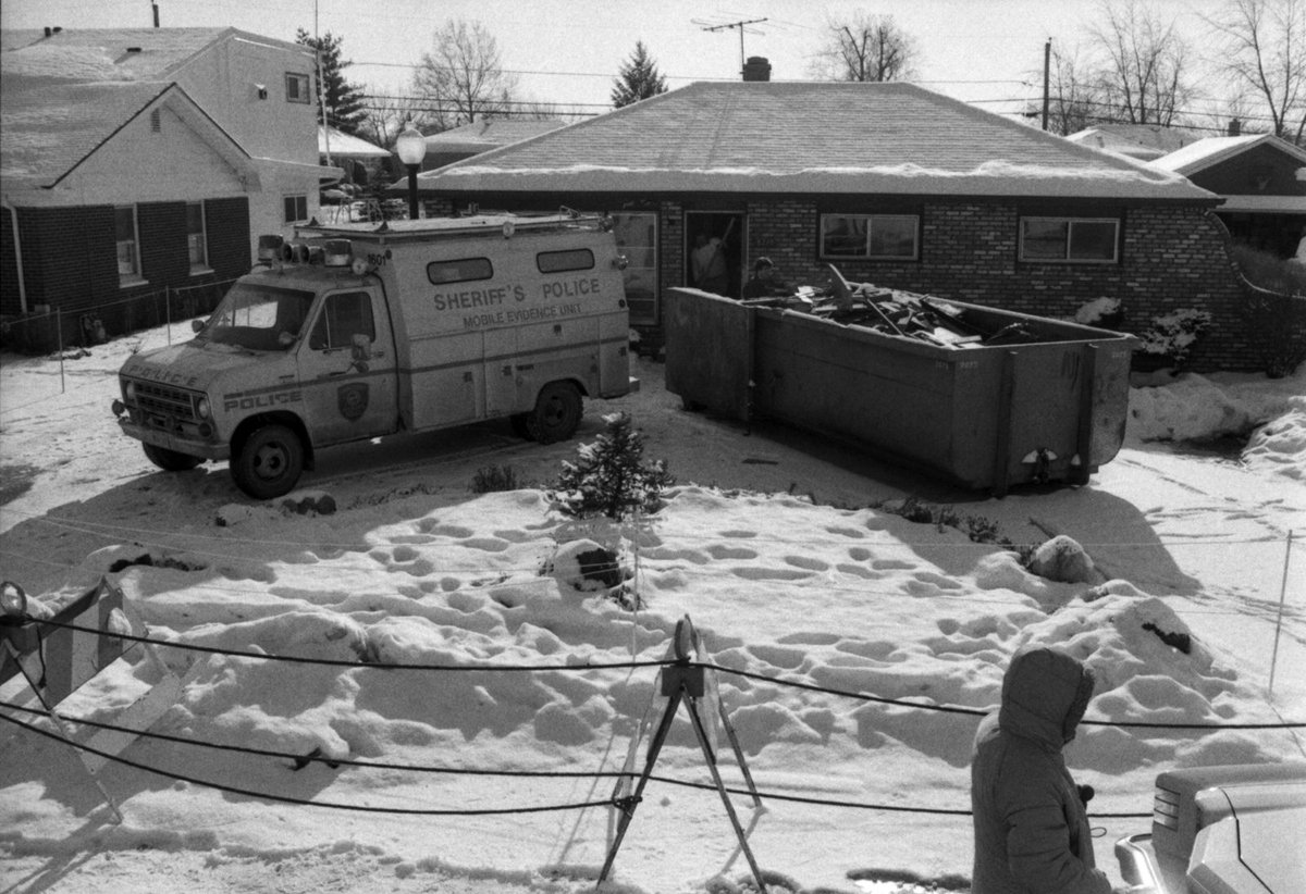 PhD_OnTheCouch's tweet image. 30 bodies buried in #JohnWayneGacy's basement for YEARS: has anyone ever explained how Des Plaines Police Department just happened to smell decomp on Dec 13th 1978 when literally hundreds of ppl attended parties in that house (while said furnace was running?) 
#DevilInDisguise