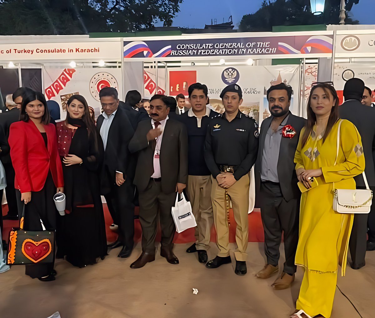 میڈیا فورم کے اراکین نے وزارت خارجہ کے رابطہ دفتر کراچی کے زیر اہتمام سفارتی بازار میں شرکت کی
 چین، روس، ترکی اٹلی، ایران، بنگلہ دیش متحدہ عرب امارات، عمان، بحرین، انڈونیشیا، ویت نام، جاپان فلپائین، جرمنی، سری لنکا، ملائیشیا فلپائن اور دیگر  ممالک نےاپنے اسٹال لگائے
30.10.2025