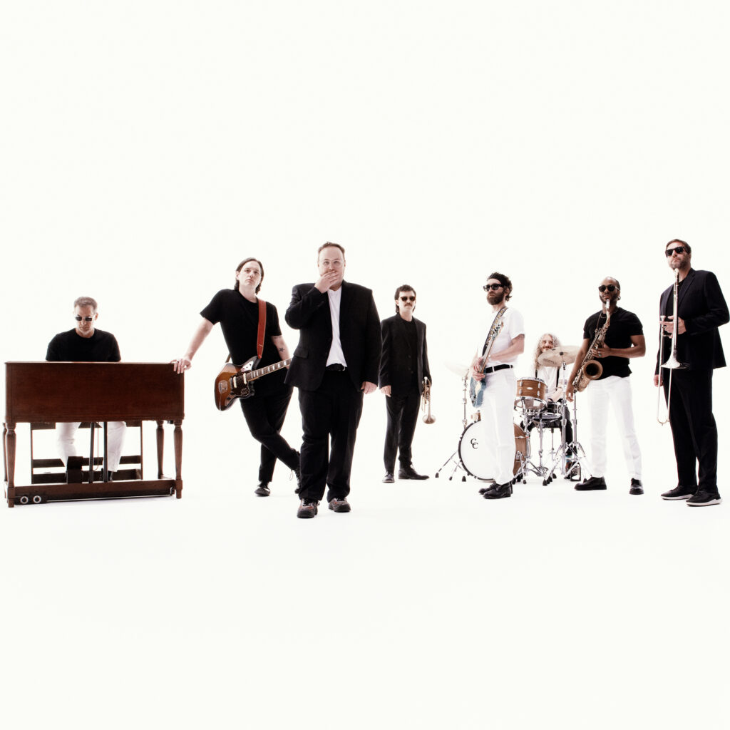 Alabama
St Paul &amp; The Broken Bones 
Banda soul formada en el 2012
Este es su 6to disco grabado en los legendarios estudios Fame de Muscle Shoals, Alabama.
09 I Think You Should Know
10 Ooo Wee
11 Sitting On The Corner