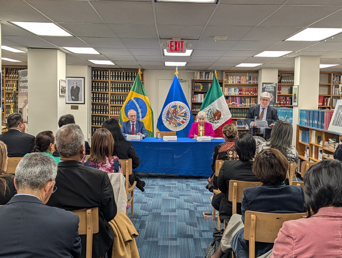 Realizou-se hj o lançamento 🚀do “Grupo Voluntário de Apoio à <a href="/CJIOEA_oficial/">Comité Jurídico Interamericano (CJI)</a> e à promoção do Direito Internacional #GAJUR”, iniciativa de 🇧🇷 e 🇲🇽, para avançar no desenvolvimento do corpus juris interamericano os mandatos da OEA
<a href="/MisionMexOEA/">MisionMexOEA</a> <a href="/Lauraggils/">Laura Gil</a> <a href="/JMArrighi/">Jean Michel Arrighi</a> <a href="/banos_elena/">Luz Elena Baños</a>