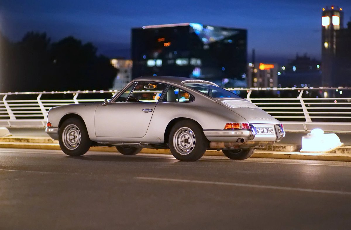 HemmingsNews's tweet image. Meet “Silvie” — a 1983 Porsche 911 3.2 backdated to a pre-’68 narrow body. A flawless fusion of early 911 purity and modern precision.

Available Now bit.ly/3KRrmbJ

#Hemmings #Porsche911 #Backdate #ClassicPorsche #AirCooled #Vintage911 #HemmingsFinds