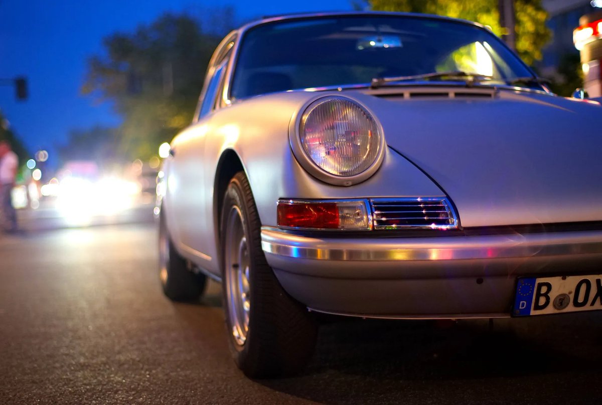 HemmingsNews's tweet image. Meet “Silvie” — a 1983 Porsche 911 3.2 backdated to a pre-’68 narrow body. A flawless fusion of early 911 purity and modern precision.

Available Now bit.ly/3KRrmbJ

#Hemmings #Porsche911 #Backdate #ClassicPorsche #AirCooled #Vintage911 #HemmingsFinds