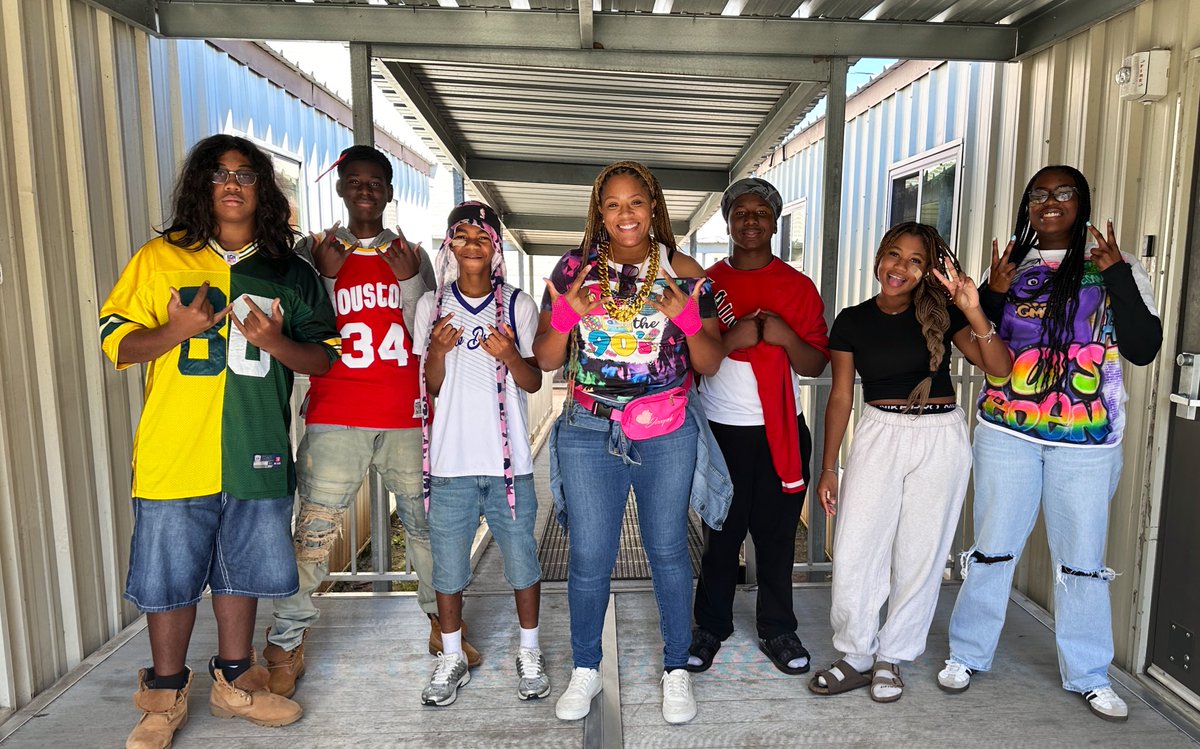 Throwback Thursday with my <a href="/AVID4College/">AVID</a> babies!!! “Drugs are thing of the past!” <a href="/RTMSThundercats/">Ronald Thornton Middle School</a> <a href="/FortBendISD/">Fort Bend ISD</a> #RedRibbonWeek