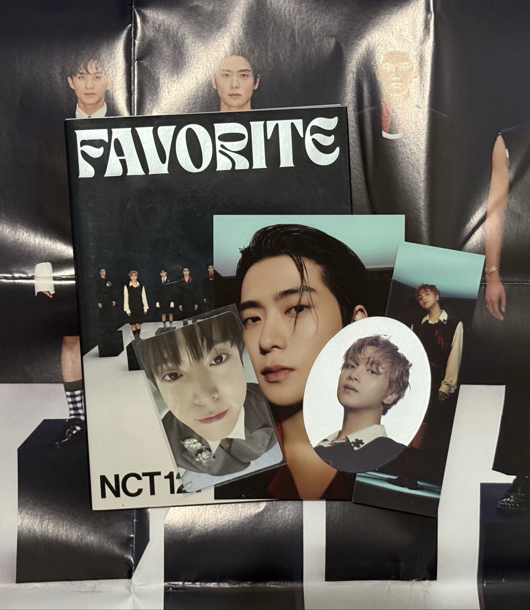 perfeichan's tweet photo. ✨ VENDA/VENDO NCT

Regulate Doyoung ver.
Favorite Classic ver.
Universe (Nct 2021) 

💵 150,00 cada + frete 
Desconto se levar mais de um 

• Álbuns completos (universe acompanha mais um poster que não está na foto)
• + fotos e vídeos no pv
@nctvendaetroca https://t.co/W77FKuSaXP