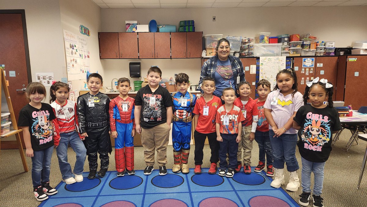 Red ribbon week: Superhero day! <a href="/HicksTigers/">Hicks Elementary</a> 
Semana de liston rojo: Dia de superheroe!