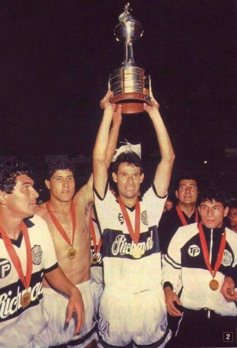 Olimpia en 1990
Campeón Copa Libertadores 
Campeón Supercopa Sudamericana
Campeón Recopa Sudamericana