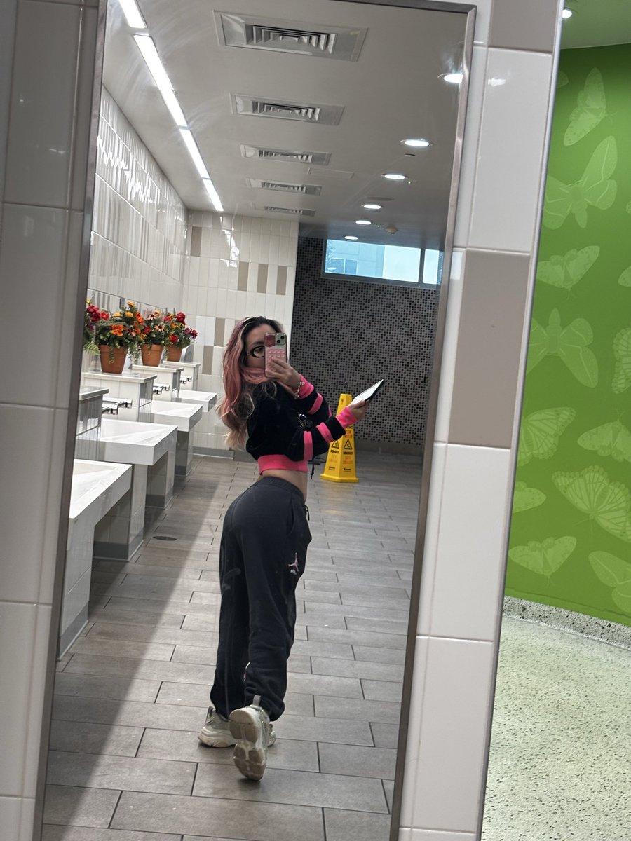 Lanna_Cosp's tweet photo. Not sure if I love how these pants fit me…
Or the idea of slipping them off for some Fansly content 👀

What do you think, babe?

#PetiteCreator
#LatinaCosplayer
#FanslyLatina
#BootyCheck
#MirrorSelfie
#PetiteAndCurvy
#SpicyContent https://t.co/pP2IPU3HW6