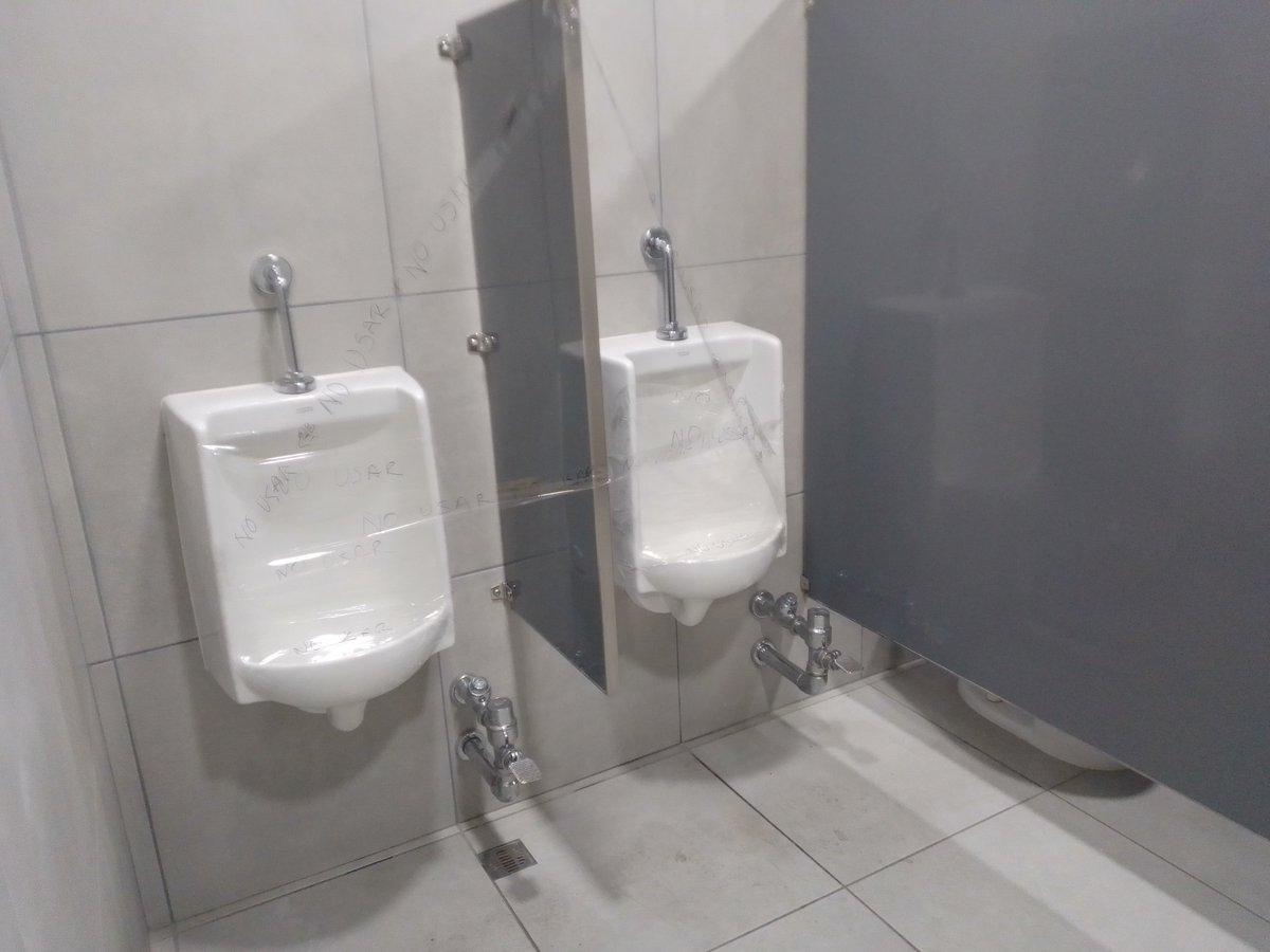 ricardobeaa's tweet photo. @SmartFitMx buenas tardes me gustaría saber si el corporativo sabe que la sucursal plaza cuautzingo lleva 5 días sin abastecimiento de agua y el servicio básico de sanitarios 3 días fuera de servicio, y uno como usuario no puede utilizarlos @profeco que se puede hacer? https://t.co/nRBh6ziEyM