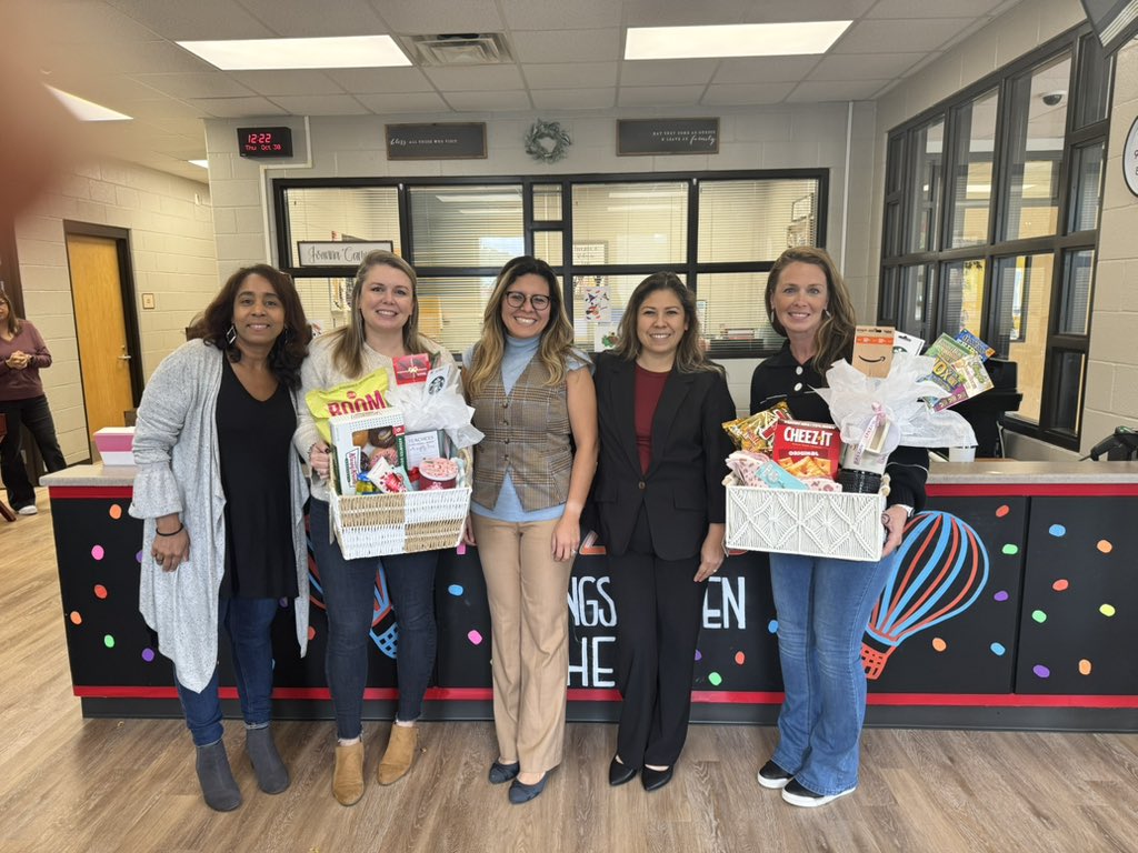 Hasty_Huskies's tweet photo. No tricks, all treats for our October Teacher of the Month and Staff Member of the Month!

👏 Congratulations to Ms. Laura Renfroe and Ms. Ashley Boswell! 

🎉 A big thank you to LPA Law for continuing to support our teachers and staff by sponsoring our awards! 🌟 https://t.co/MewDIliqK4