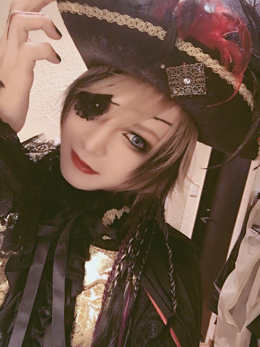 PHexagram's tweet image. ✡️En Japón ya es 31 de octubre. ¿De qué se disfrazará Sui para Halloween?✡️

✡️Já é 31 de outubro no Japão. De que Sui vai se fantasiar para o Halloween?✡️