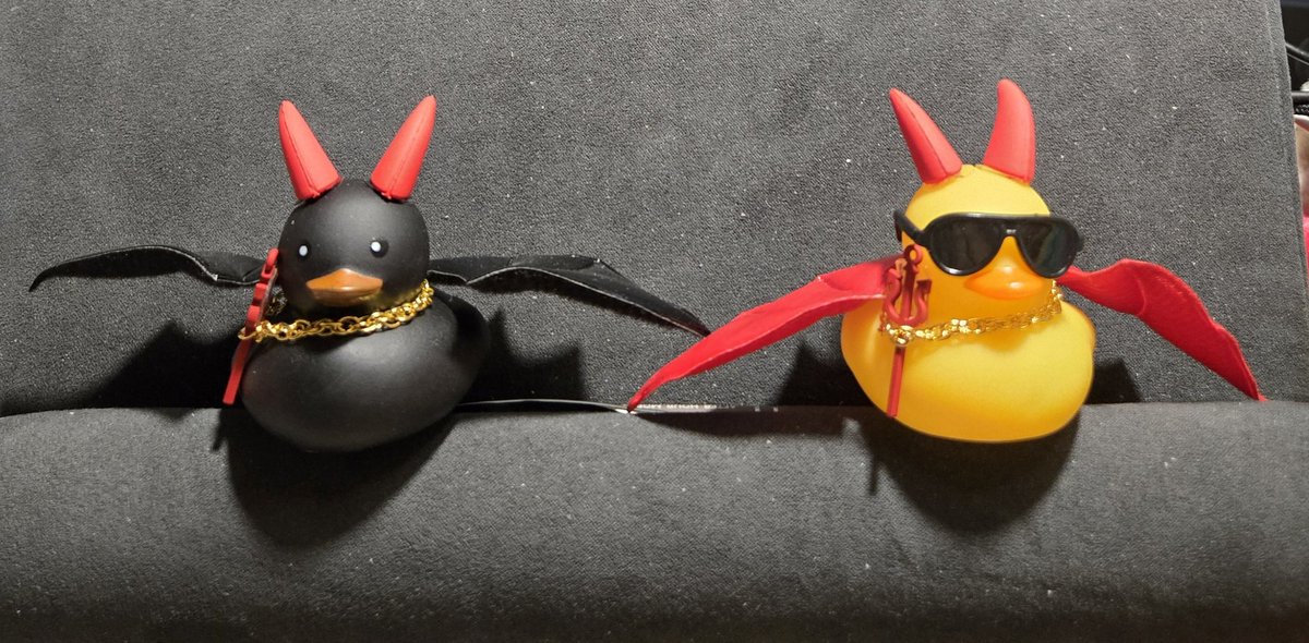 SarazLifeChoicz's tweet image. When everyone knows you a little too well and your #walker 🧟‍♀️ gets #ducked 🐥😂 #NewHipWhoDis 🤷‍♀️ #RecuperatingAndHealing #NowWhereIsMyDietSoda 🥤⁉️