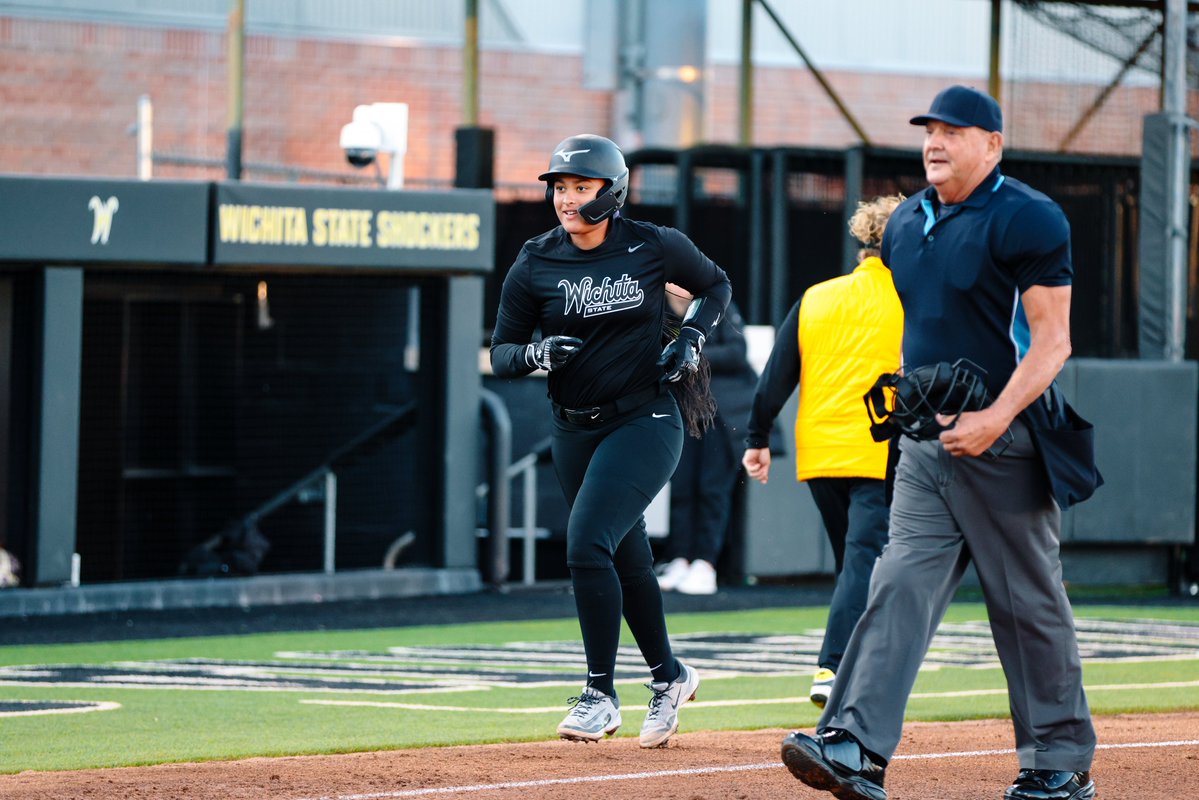 A monster 1st inning gives us the first point of the night.

Three balls leave the yard, including a 2-R shot and a grand slam from <a href="/aushamoore/">Ausha Moore</a>!