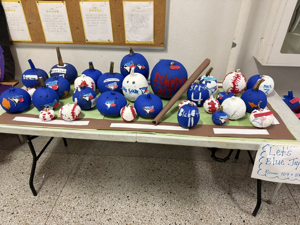 mmerowlatt's tweet photo. Hey @BlueJays &amp; @Rogers! The Ss @AllenbyPS_TDSB #WANTITALL this #Halloween! 

Blue pumpkins, Blue spirit… we’re READY! 💙🎃⚾

Bring it Home! #WorldSeries2025 @tdsb https://t.co/DH36FJIspb