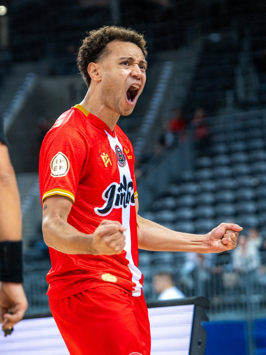 Por aquí uno que debutaba en Champions League y va y se marca un doblete. ¡Absoluto crack! 🔝🤩