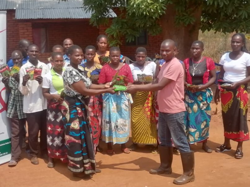 In a continued effort to improve household nutrition &amp; empower youth, UmunthuPlus, with support from ViiV Healthcare, has distributed vegetable seeds 🌱 to AGYW &amp; ABYM in Mulanje District.
#NutritionSupport #FoodSecurity <a href="/followers/">はうはう</a> <a href="/MasanawaAfrika/">MasanawaAfrika</a>