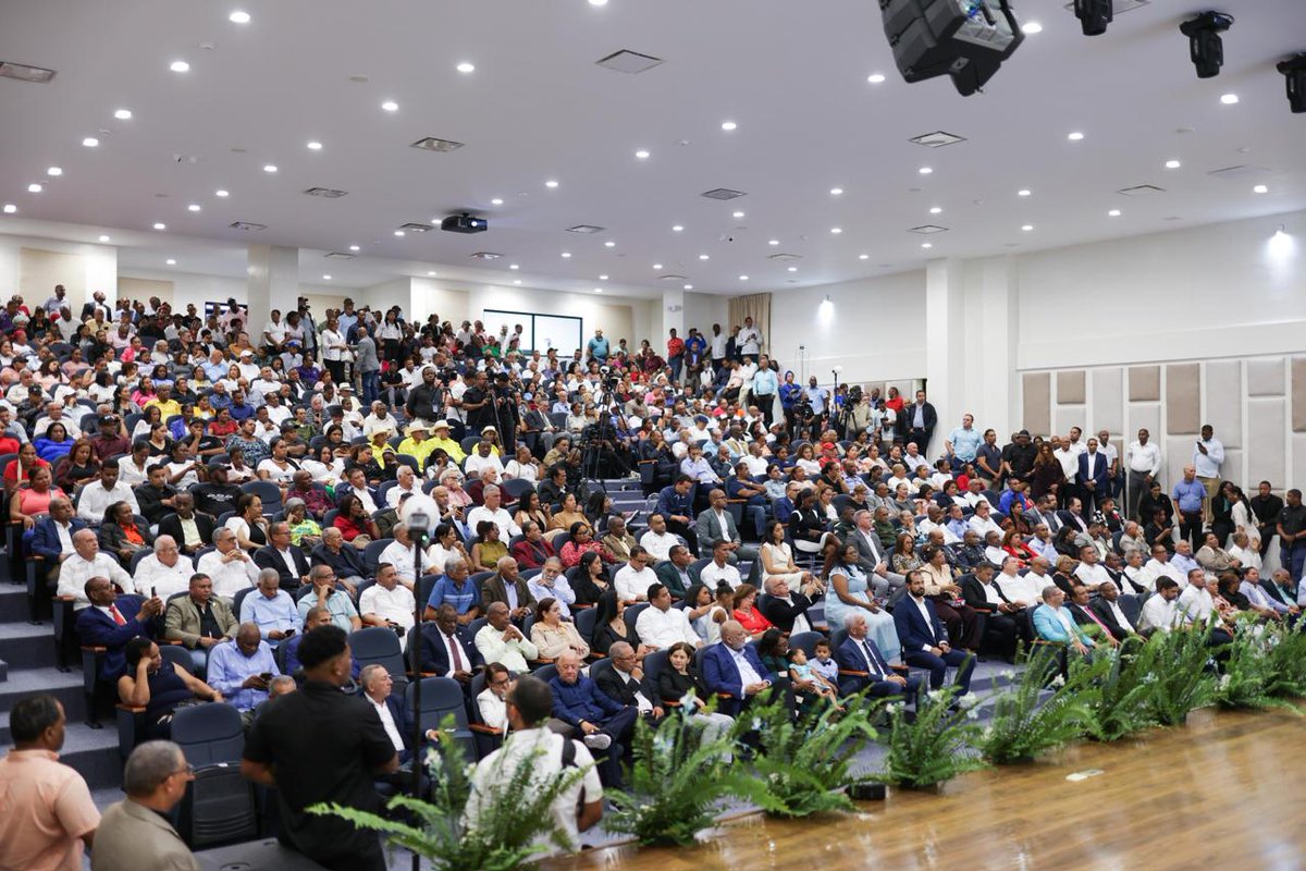 Un ejemplo de transparencia y liderazgo trascendente el acto solemne y masivo en el cual el senador por la provincia Peravia, Julito Fulcar, rindió cuentas a sus electores sobre su primer año de ejercicio del cargo. Orgulloso de ti, hermano <a href="/JulitoFulcar/">Julito Fulcar</a>

#PolíticaConÉtica