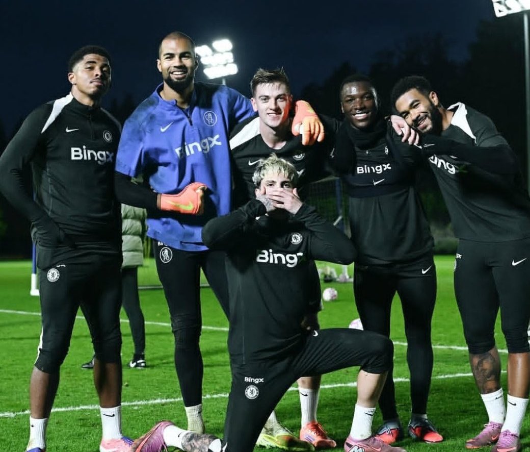 CFCPys's tweet image. Today’s winning team in training (@ChelseaFC)