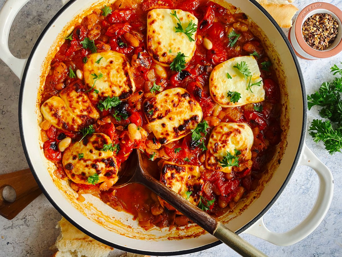 OntarioBeans's tweet photo. Golden, gooey, and oh-so-good... this Roasted Tomatoes &amp; White Beans with Crispy Halloumi by @sweetsugarbean_ is the cozy one-pan meal your weeknight’s been waiting for! 

Get the recipe: https://t.co/vsUrkDb2Ux https://t.co/UEN3tjwgXD