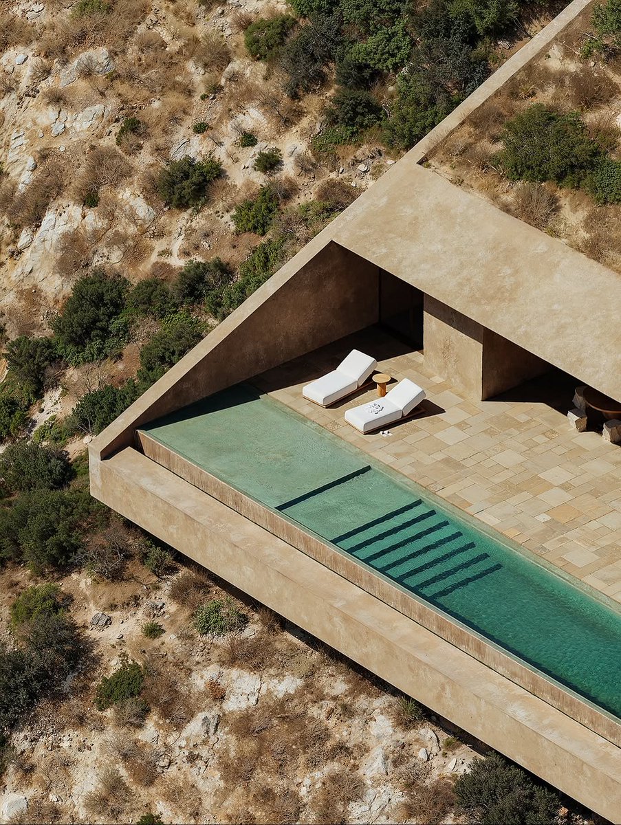 Crazy Architecture tweet media